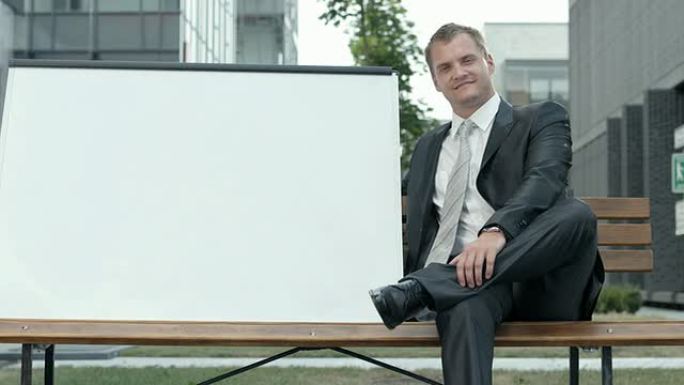 HD DOLLY:自信的商人与白板