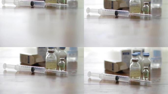 注射疫苗注射器与小瓶医疗特写在白色背景和木桌