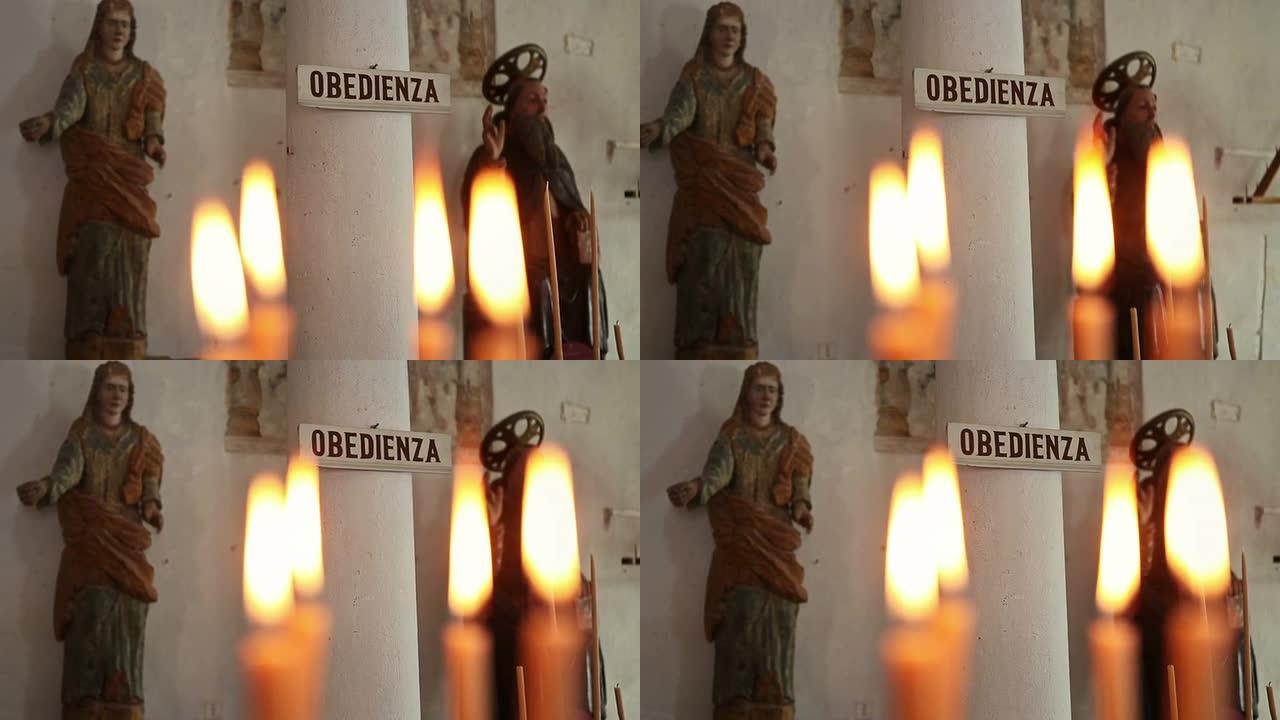 科西嘉岛卡尔维一座教堂内的蜡烛