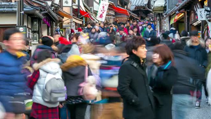 高清延时: 京都清水寺街市场的行人购物