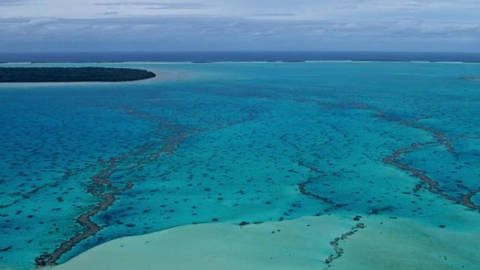 南太平洋珊瑚礁泻湖的鸟瞰图