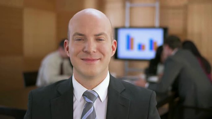 高清: 开朗高管的肖像