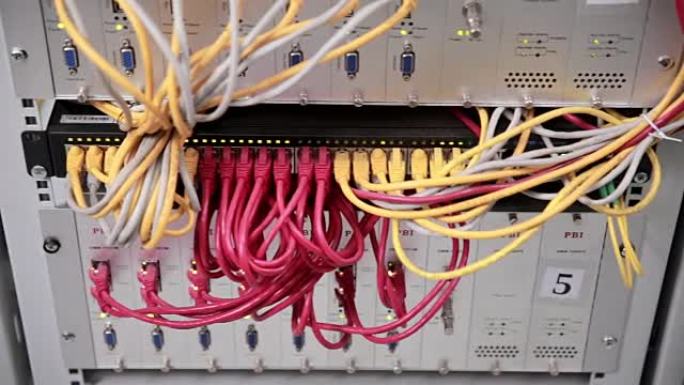网络服务器上的电缆和连接