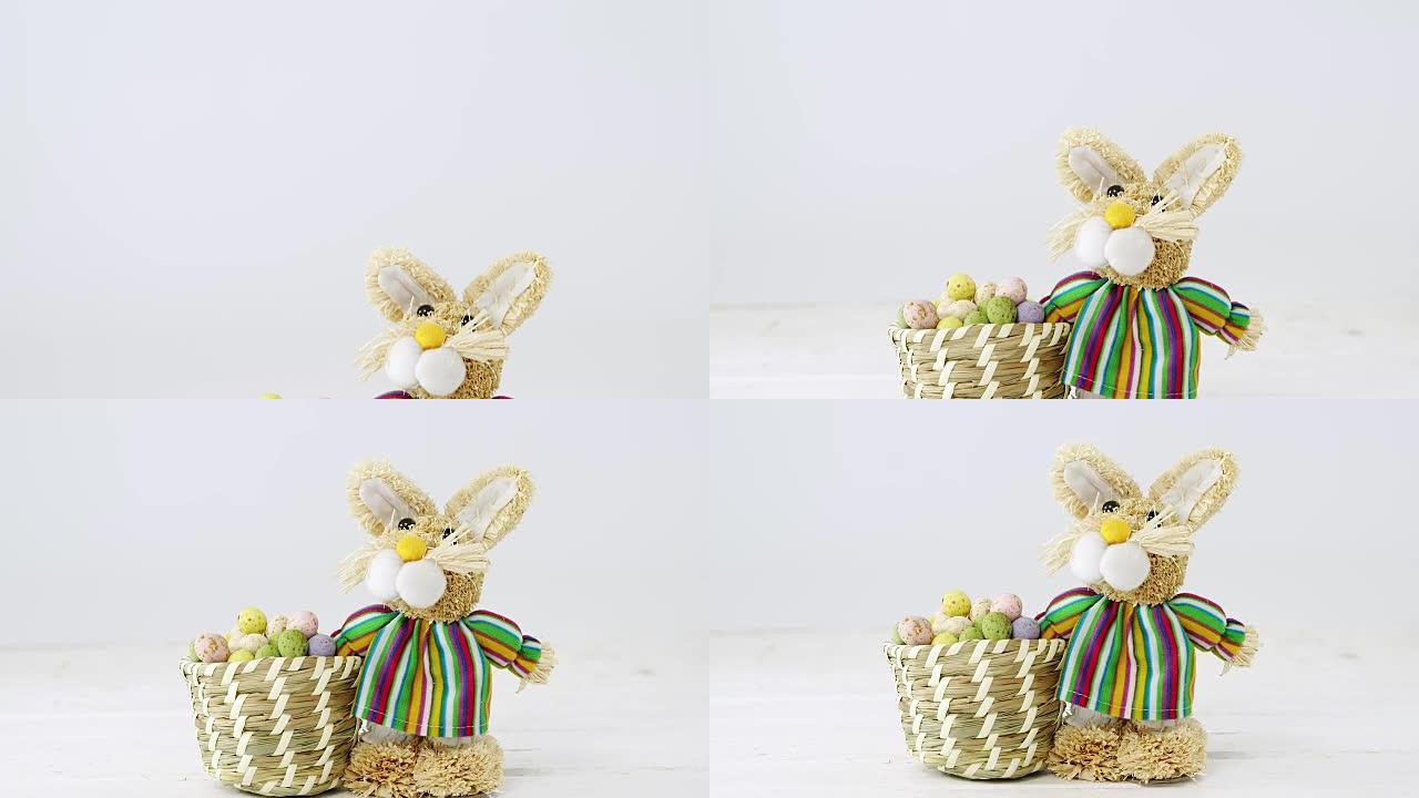 装有复活节彩蛋和复活节兔子的篮子