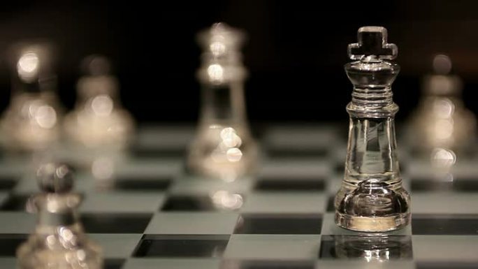 棋盘上的玻璃皇后棋