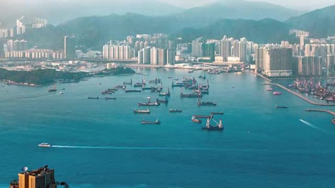 从太平山拍摄的香港海上运输业