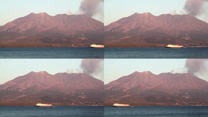 高清：樱花岛活火山和日落时的渡轮