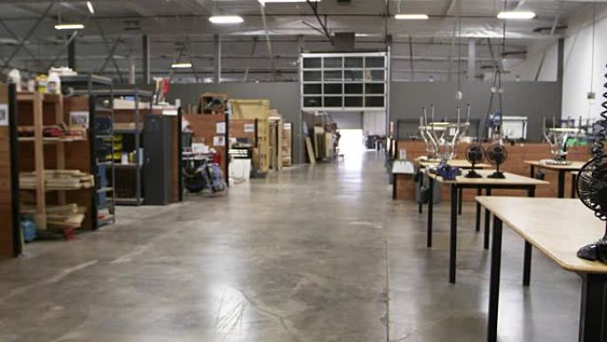 R3D拍摄的空工作台工厂内部