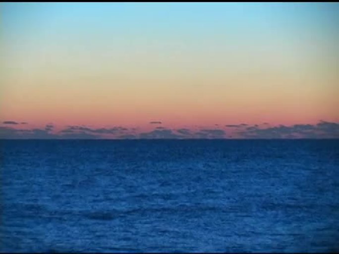 黎明前的海洋之光
