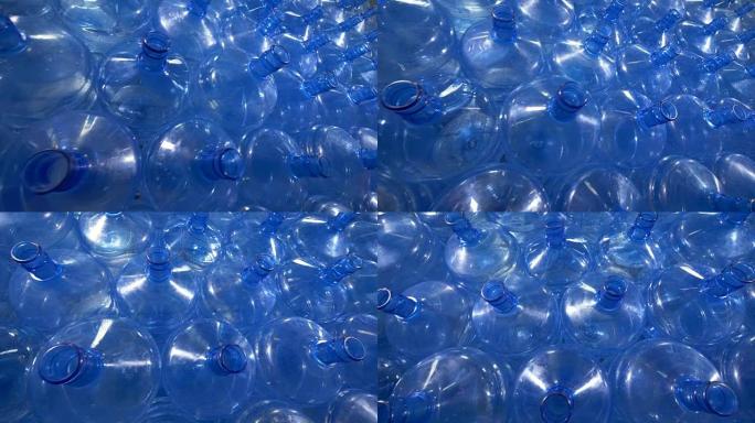 大量19升塑料瓶用于饮用水分配。