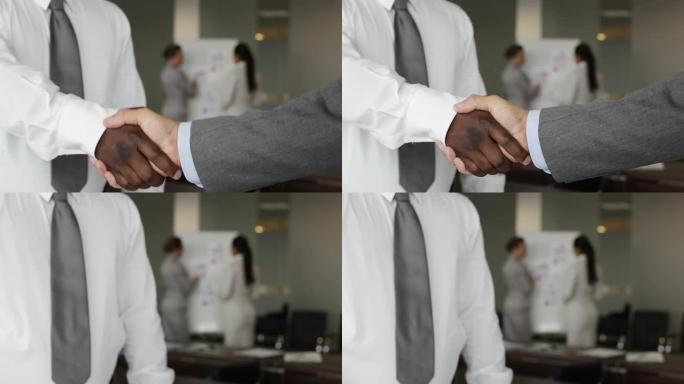 男性握手达成协议愉快有色人种商业交易