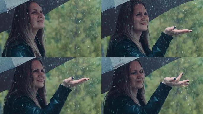 雨伞下的金发女人打着雨滴