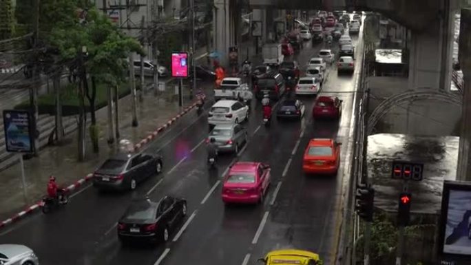 曼谷E-5高速公路晚上交通堵塞