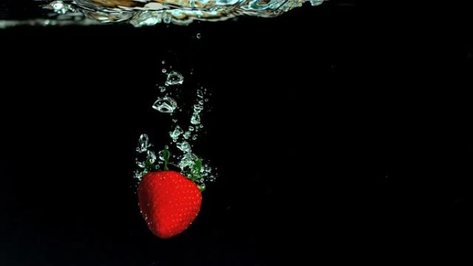 草莓落水