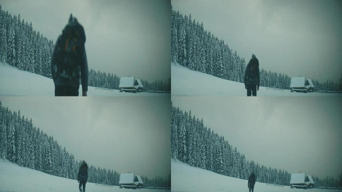 在深雪中孤独行走
