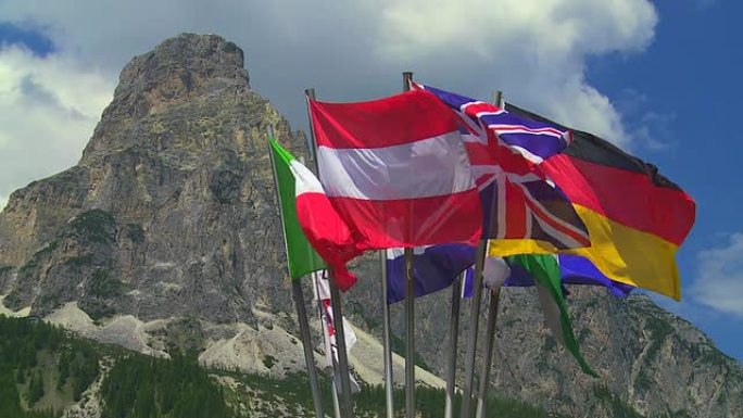高山前的高清欧洲旗帜
