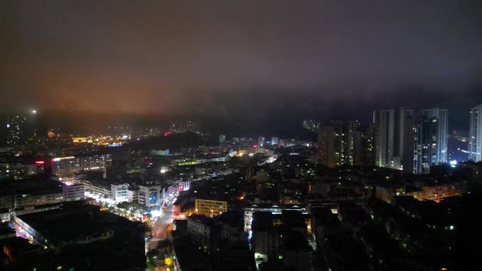 小城夜景  雨季迷雾