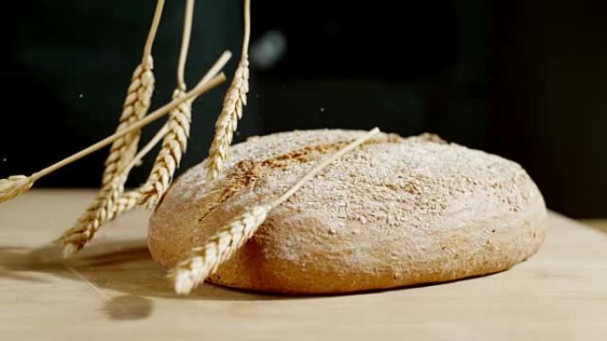 SLO MO麦穗落在圆形面包上