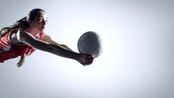 女子排球运动员在白色背景上的行动