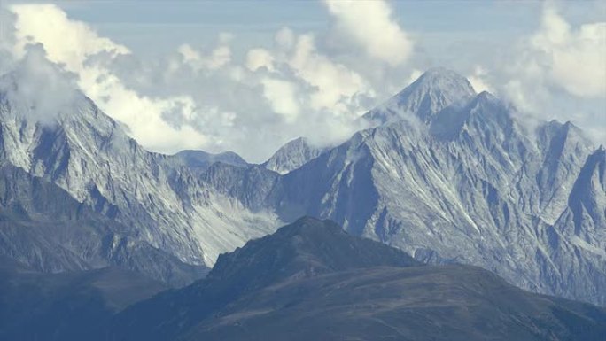 高清云在高山上移动时间推移