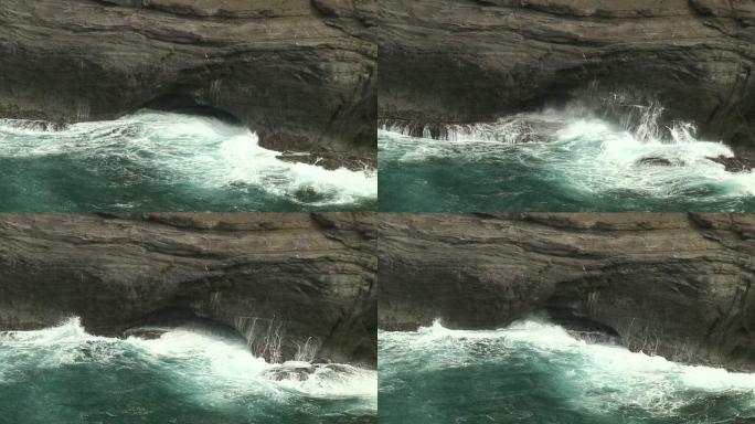 （HD1080i）自然力：风暴波在岩石上磨损孔洞