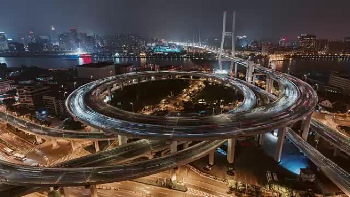 天桥和城市交通的T/L HA ZO鸟瞰图/中国上海