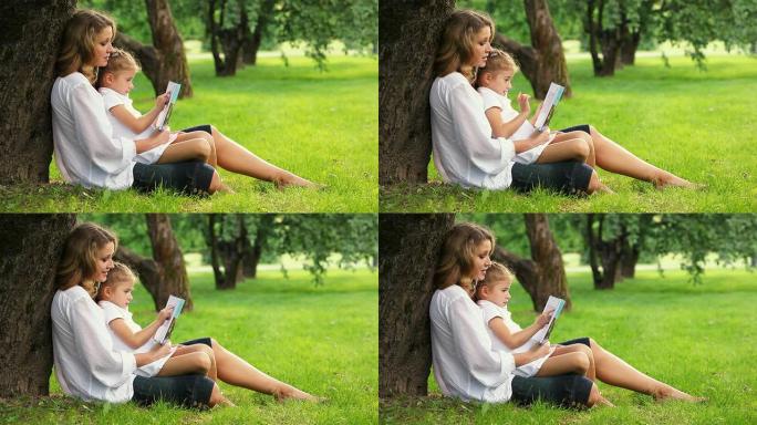 妈妈和女儿在公园看书