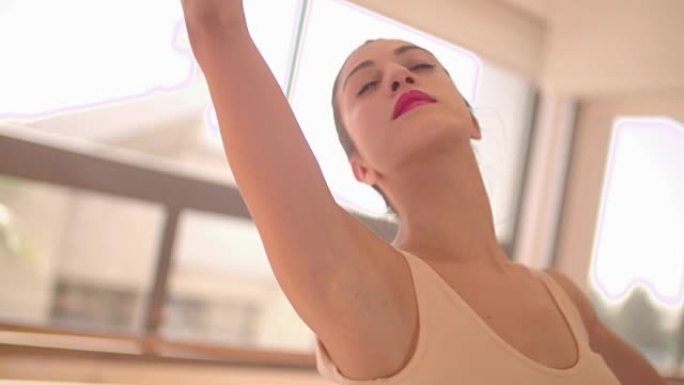 芭蕾舞演员优雅地用双臂在空中跳舞
