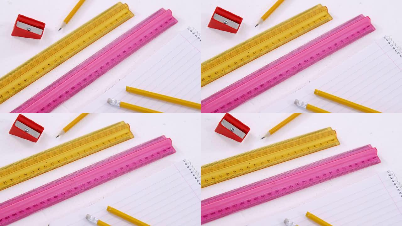 带铅笔、卷笔刀和日记的标尺