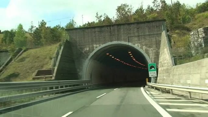 隧道入口和出口行驶车窗外汽车第一视角