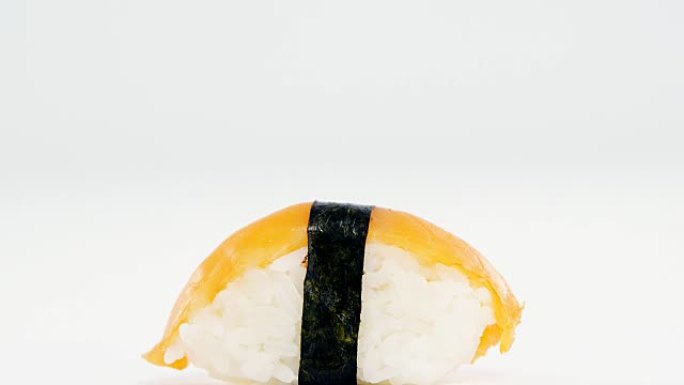 用紫菜海藻包裹的Nigiri寿司
