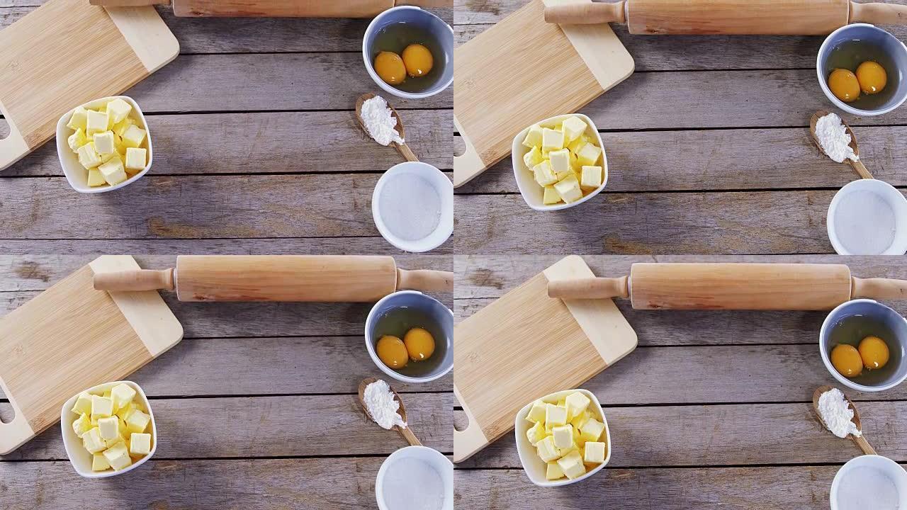 木桌上的黄油块和蛋黄4k
