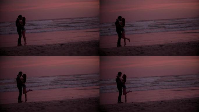 日落时海滩上的情侣视频