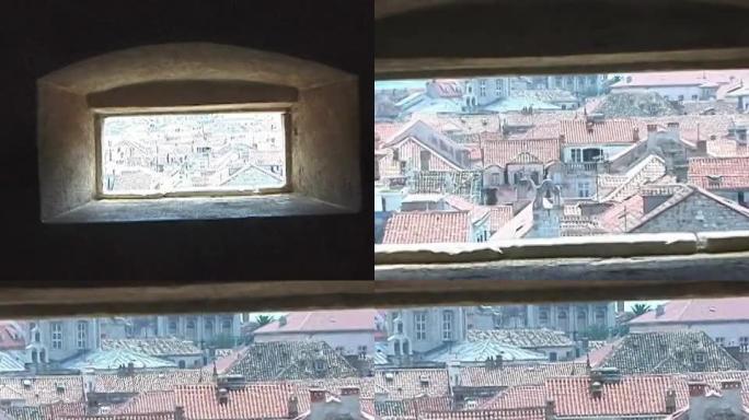 克罗地亚杜布罗夫尼克，穿过城墙上的矩形洞，推