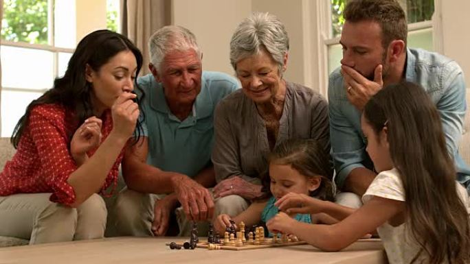 多代家庭下棋