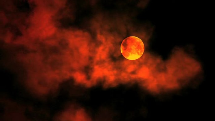 满月带橙色光晕
