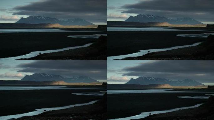 阳光高于山脉。冰岛海岸线
