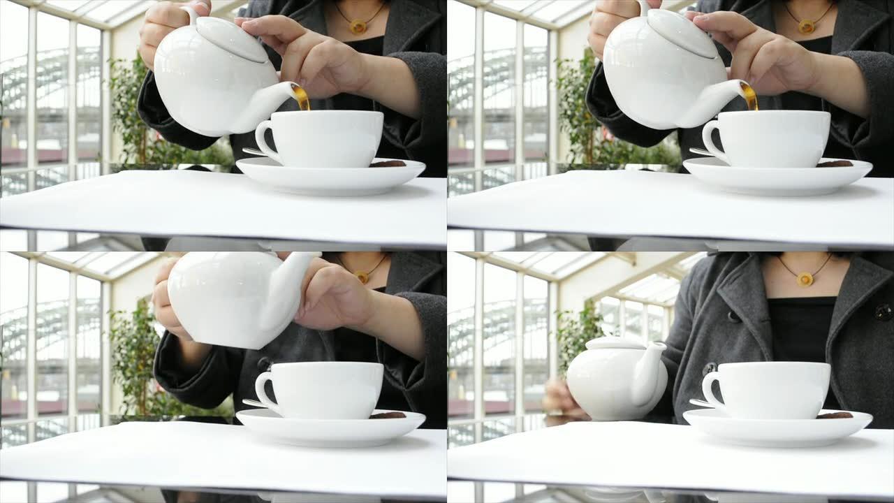 一名女子在餐厅将茶倒进杯子（HD720p）