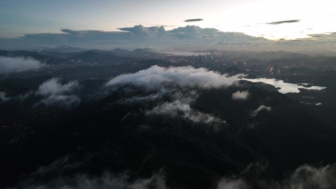 航拍深圳梧桐山云海