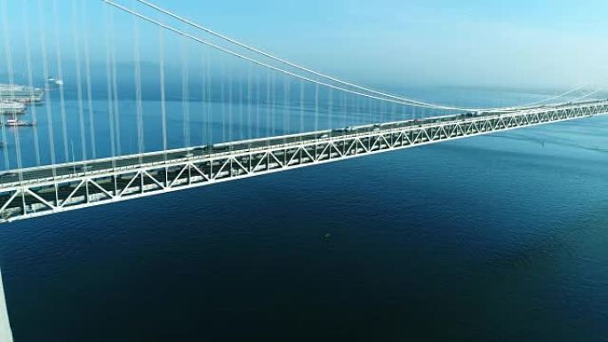 晴天日出时的奥克兰海湾大桥鸟瞰图