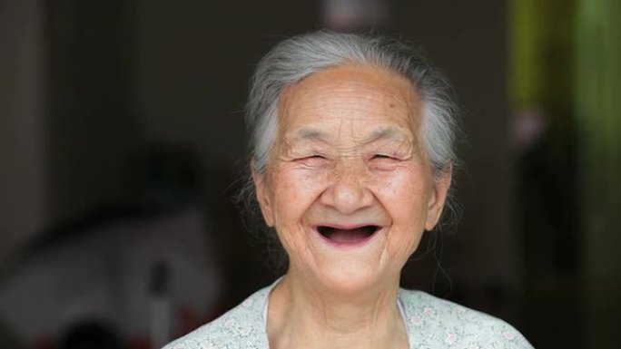 亚洲高级女性微笑