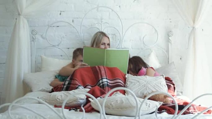 母亲和孩子读书