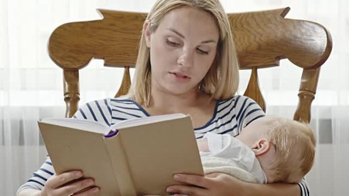 金发妈妈给熟睡的宝宝读书