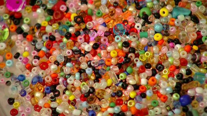 色彩鲜艳的珠宝珠子-工艺品供应
