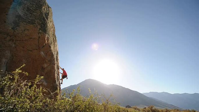 个人运动日出攀登团队成功进取高山山顶日出