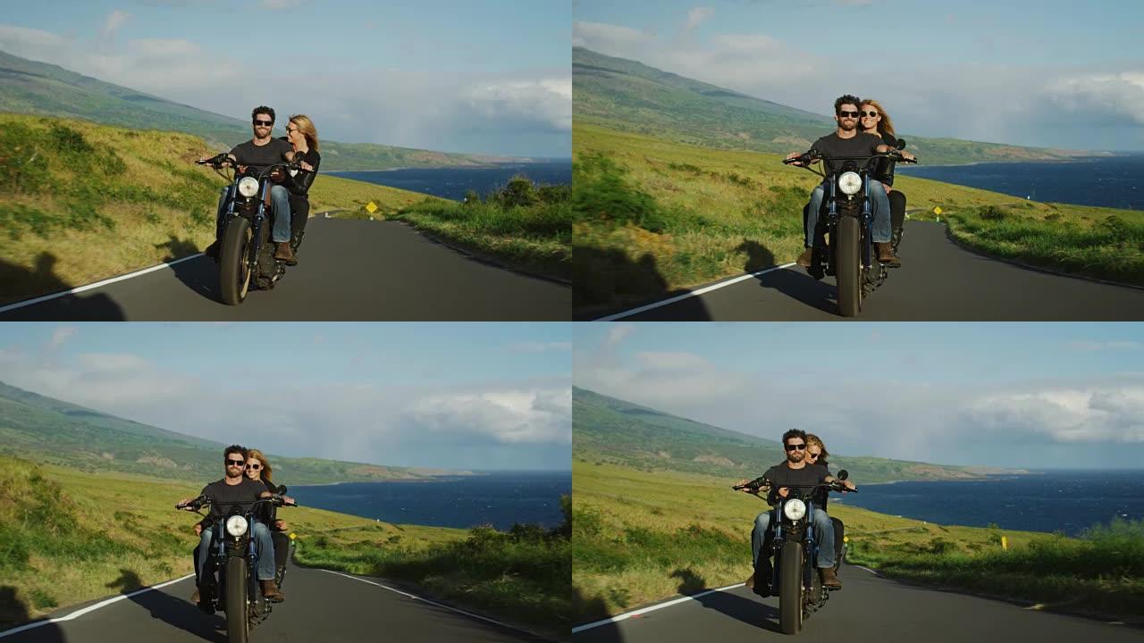 夫妇骑老式摩托车