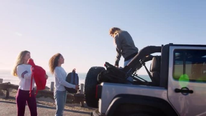 三个年轻的成年女友从汽车上卸下背包