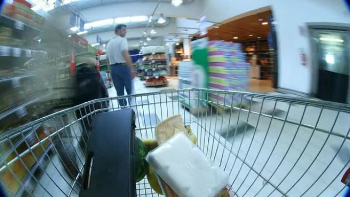 购物狂潮：超市里的延时疯狂