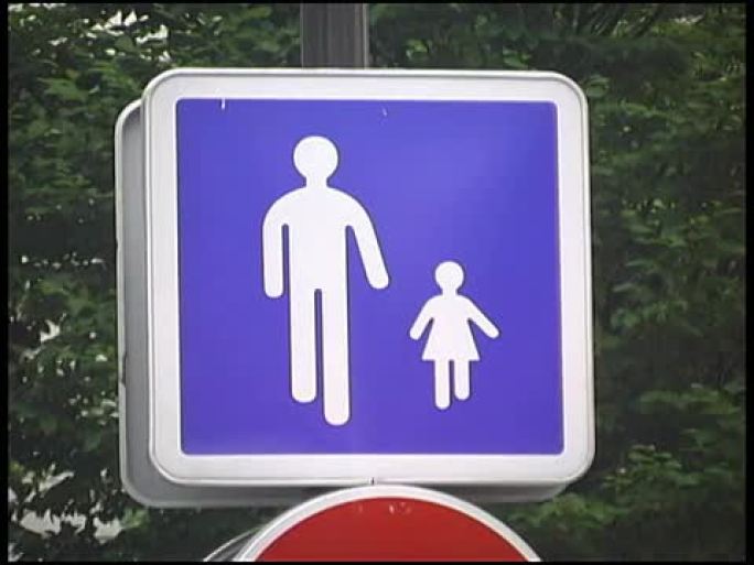 父母和孩子——法国十字大道，前十字标志