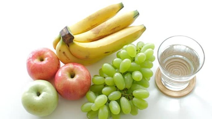 健康食品白色餐桌上的水果背景健康概念